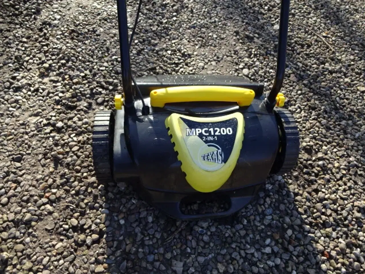 Billede 1 - Vertikalskærer / mosfjerner / plænelufter