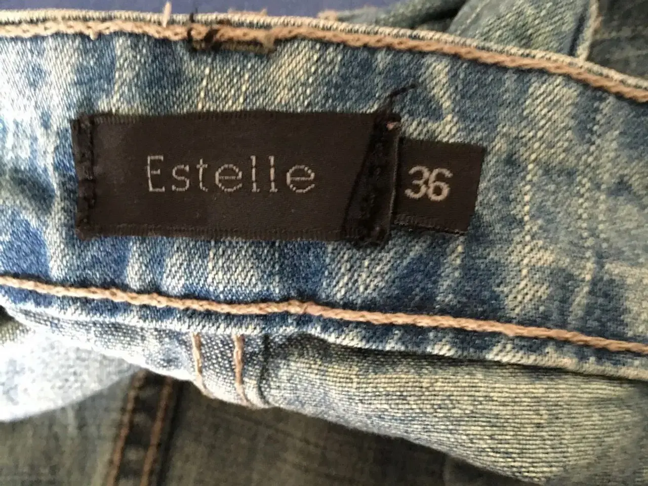 Billede 5 - Lysblå jeans til salg