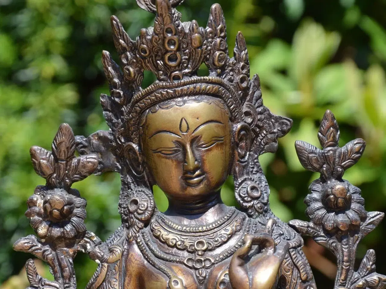 Billede 12 - Stor bronzestatue af Grøn Tara, 37 cm, Nepal