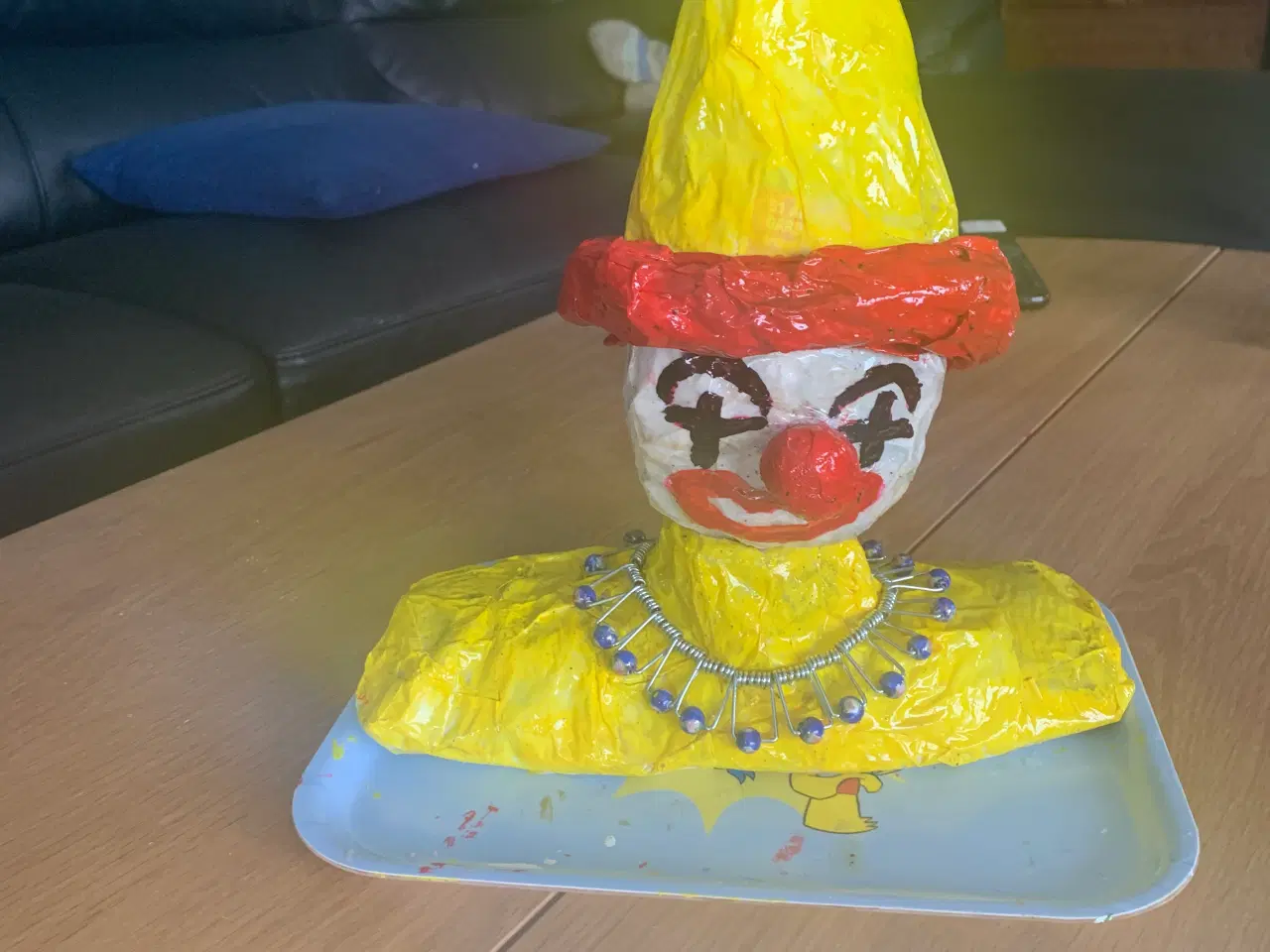 Billede 1 - Hjemmelavet lakeret Papmacheklovn.