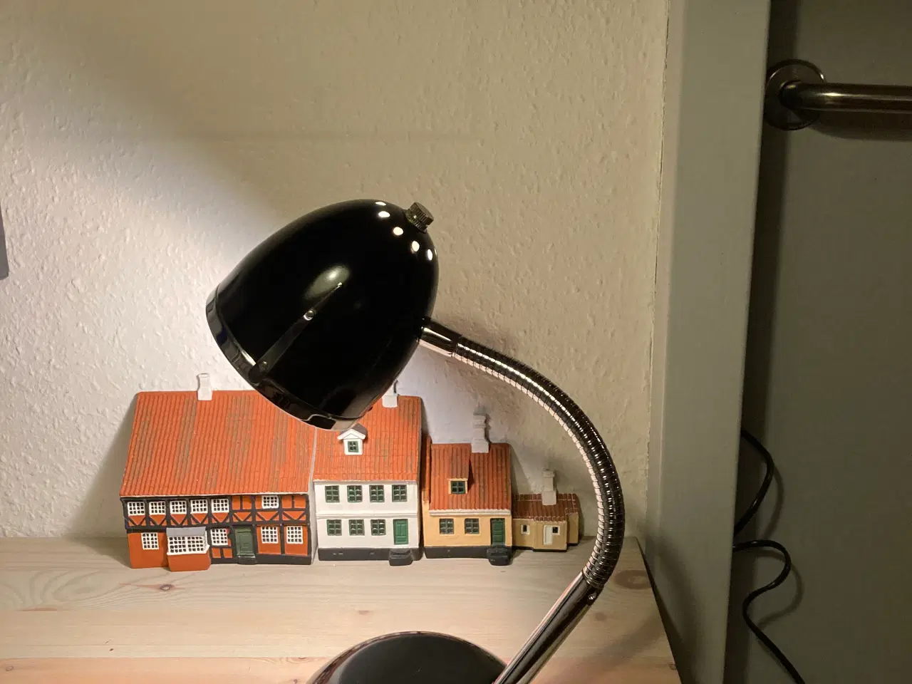 Billede 1 - Flot lille  bordlampe