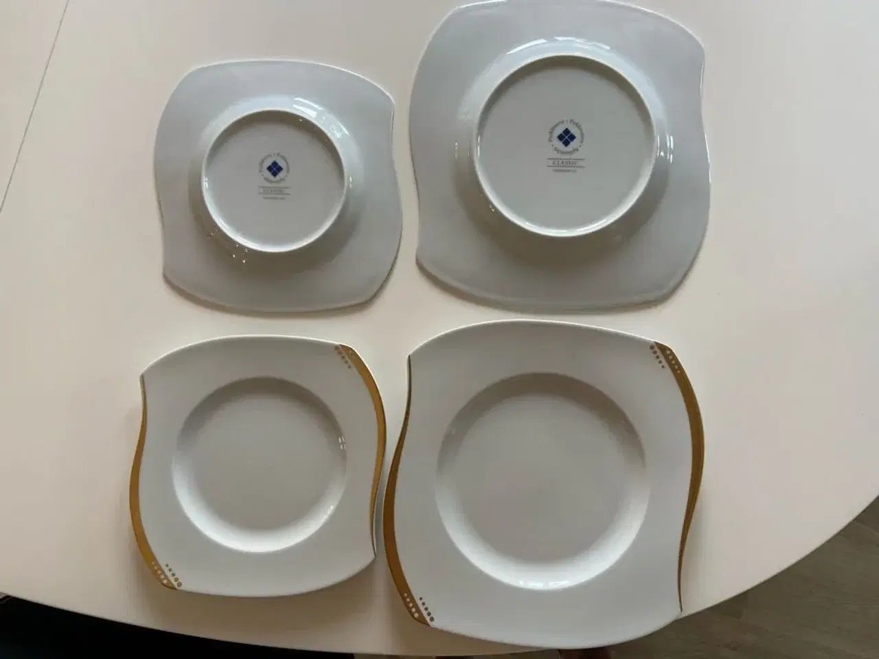 Billede 1 - Firkløveren 2x4 tallerkener