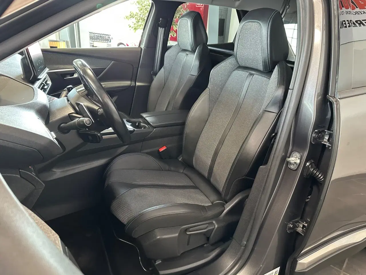 Billede 5 - Peugeot 3008 1,6 Hybrid Allure Pack LTD EAT8 Van
