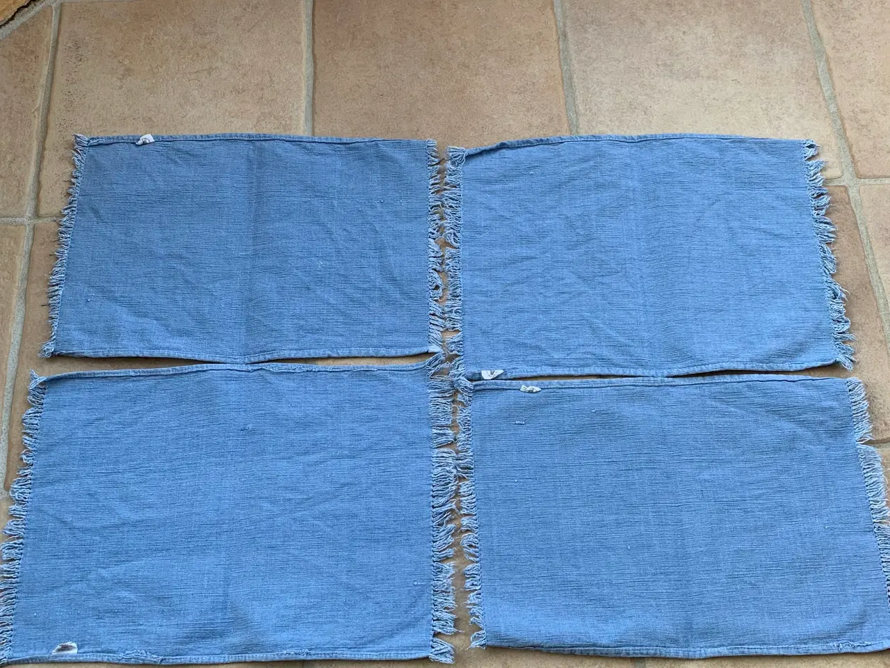 Billede 2 - 4 stk. dækkeservietter i lys blå farve