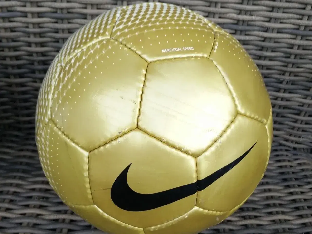 Billede 1 - Nike Fodbold Guld Hvid