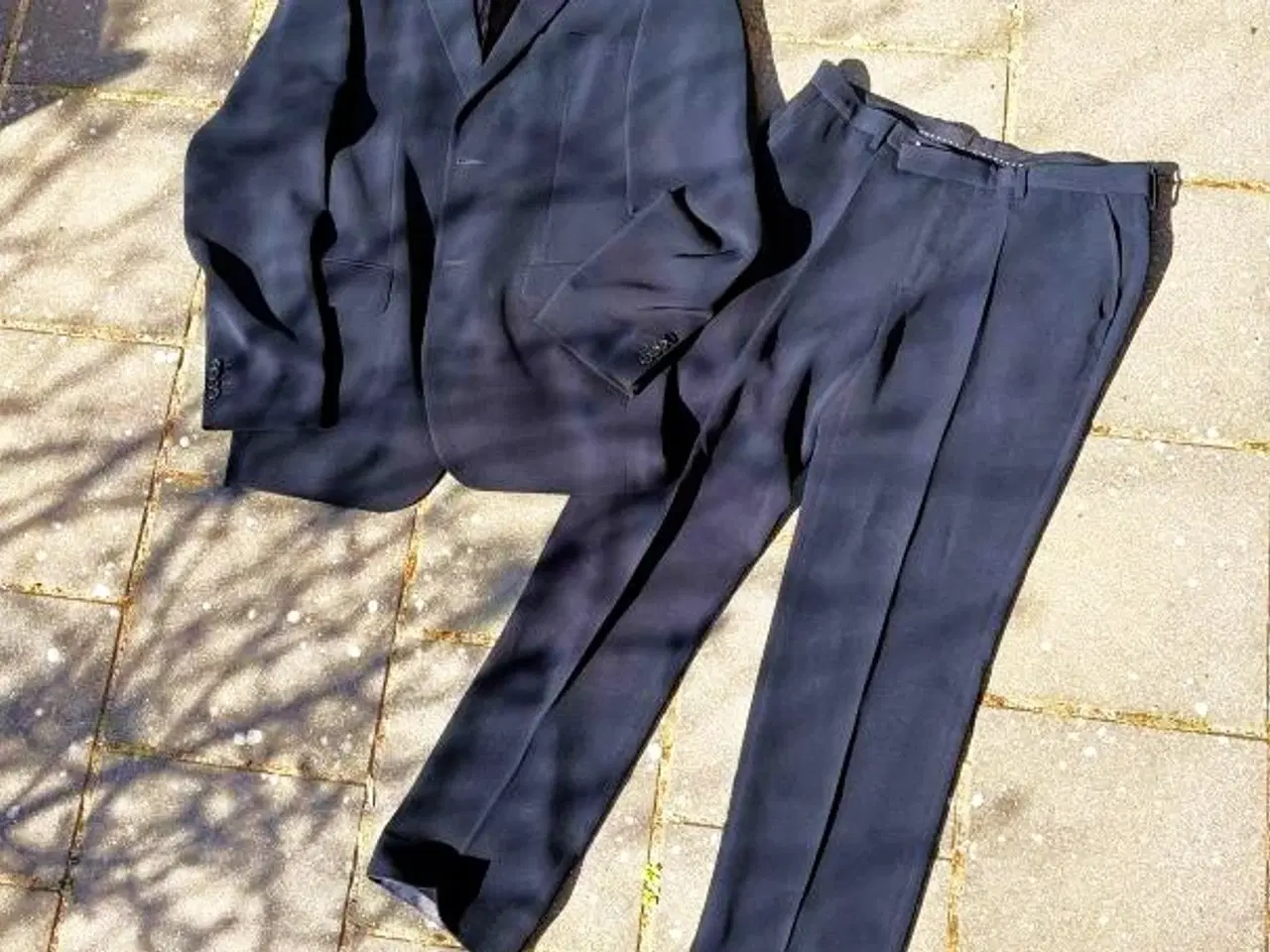 Billede 2 - Jakkesæt fra SAND. Mikrofibre, så det krøller ikke