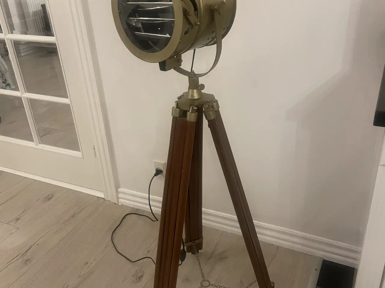 Billede 1 - Gulvlampe i retrostil