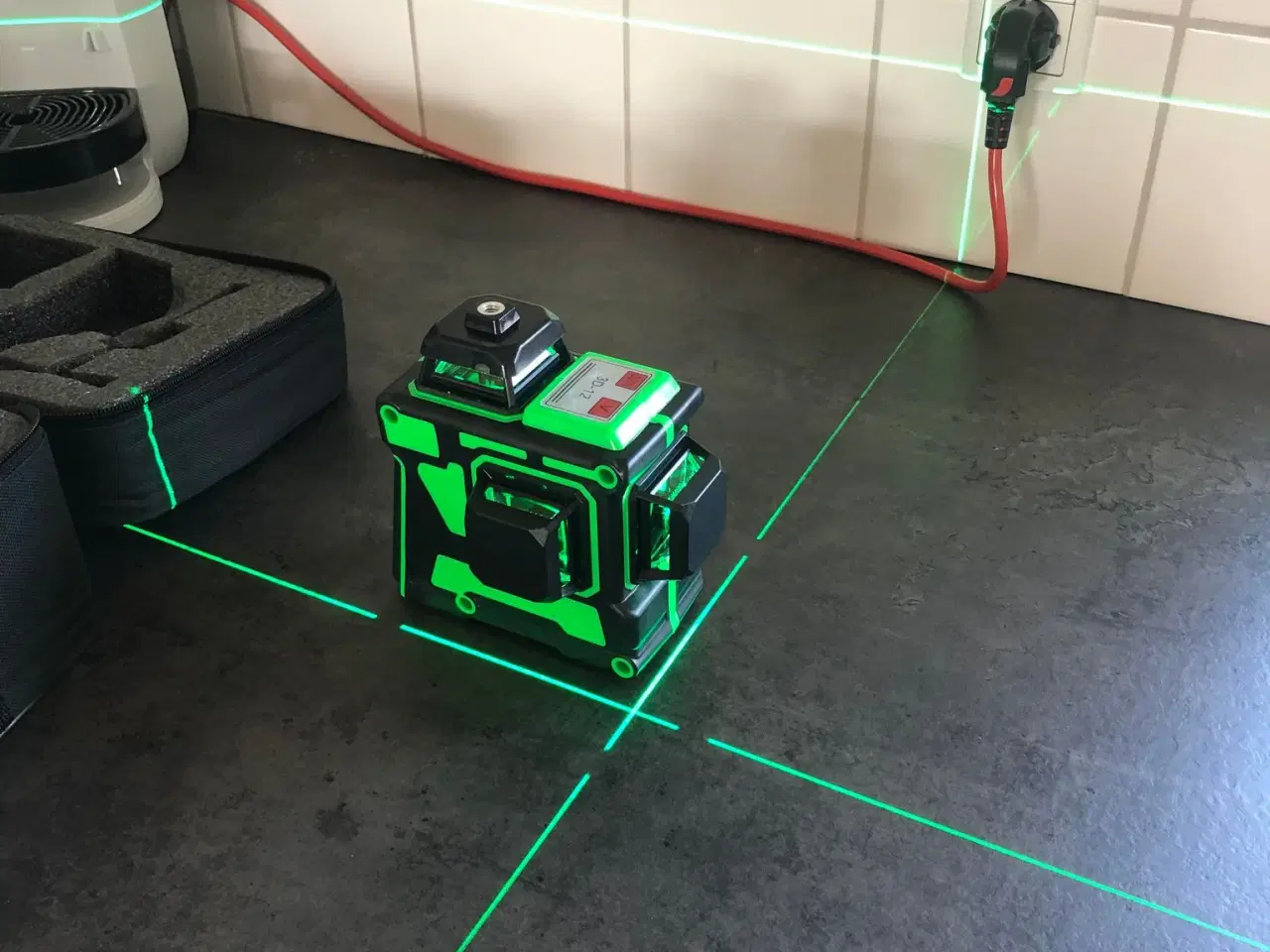 Billede 3 - Arbejdes laser. Vaterpas 