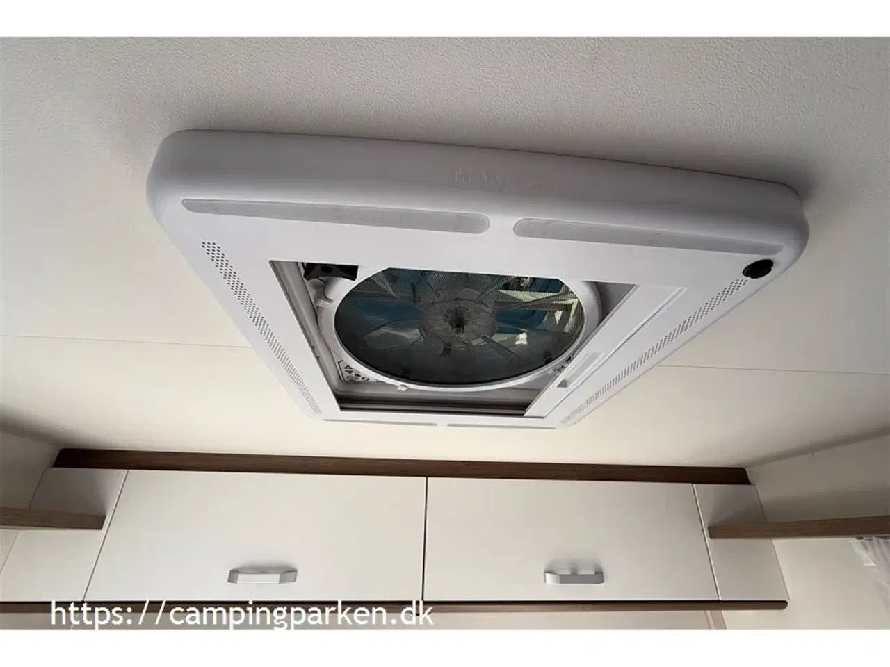 Billede 10 - 2024 - Carado V337 Pro   Carados populære smalle Van med enkeltsenge og kun 664 cm lang