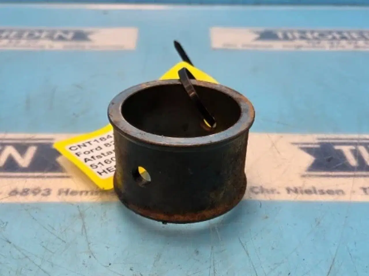 Billede 2 - Ford 8260 Afstandsstykke 5160345