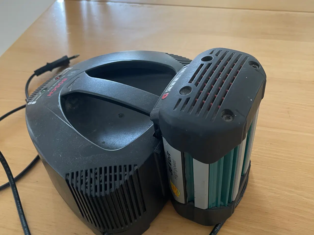 Billede 7 - Batterier til Bosch græsslåmaskine 