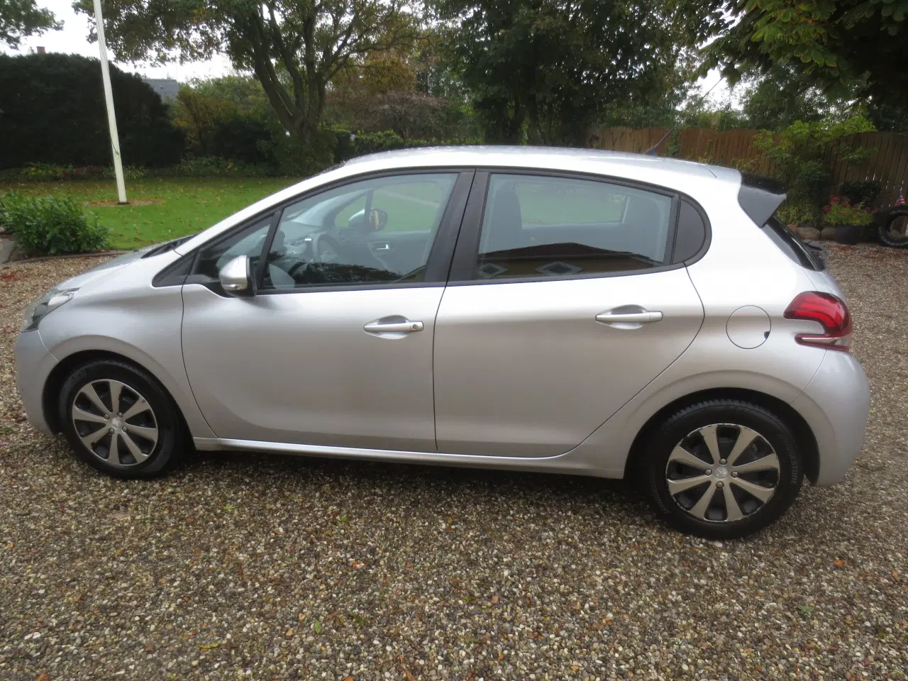 Billede 10 - Peugeot 208 1.6 HDi Blue år 2015. 