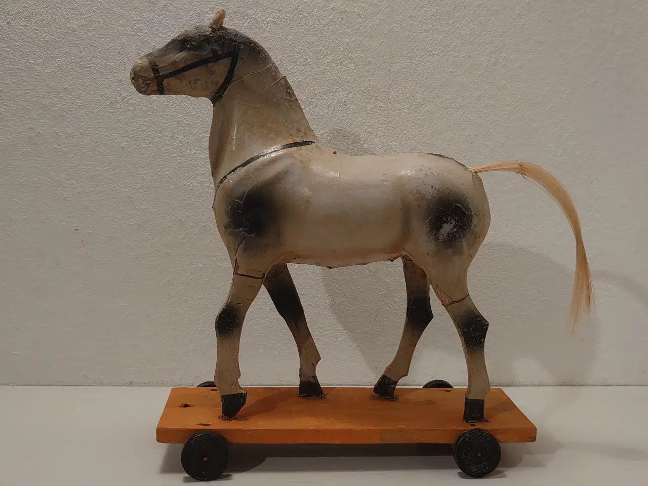 Billede 1 - Gammel sjælden stor hest i træ og papmache.