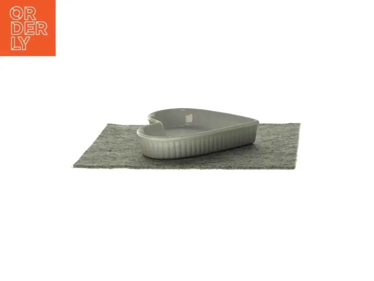 Billede 3 - Hjerteformet fad fra Stel Kompagniet (str. 13 X 14 cm)