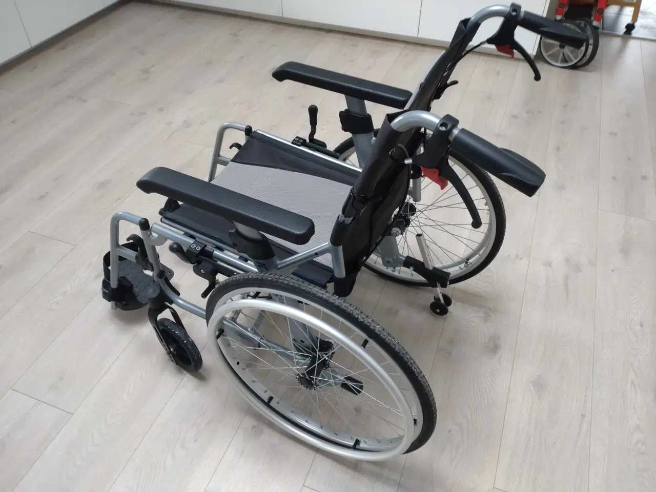 Billede 3 - Kørestol letvægts 