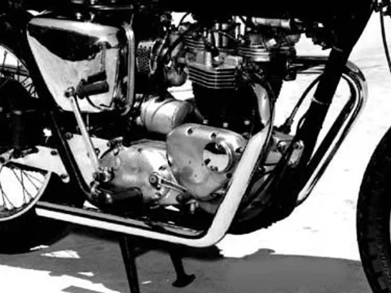 Billede 2 - Triumph pipes/forrør 1 3/4"og alu clamps