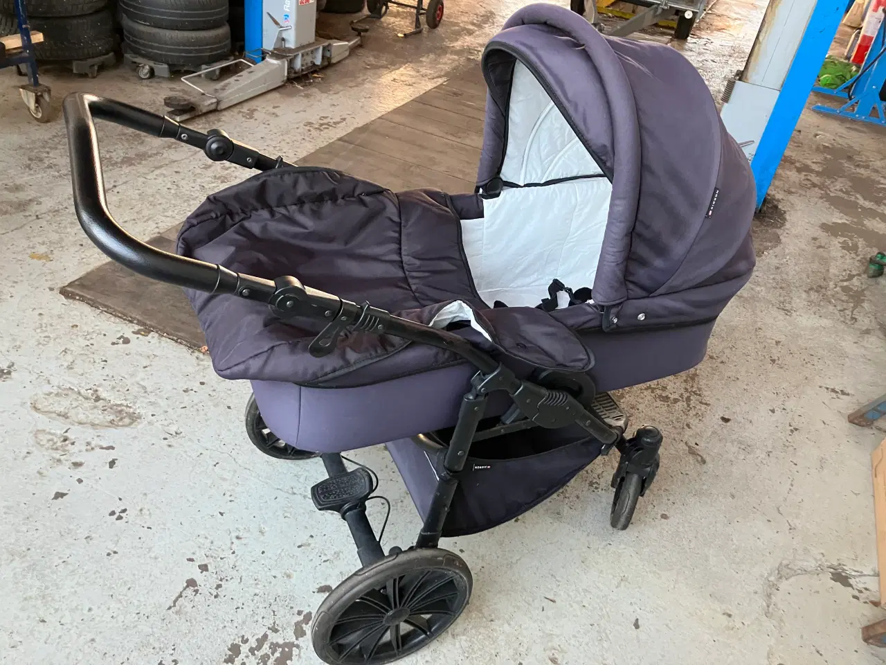 Billede 2 - Barnevogn med punkterfri hjul 