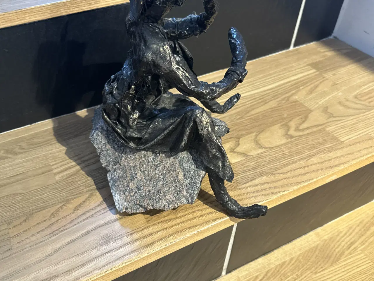 Billede 2 - Bronzeskulptur monteret på en natursten