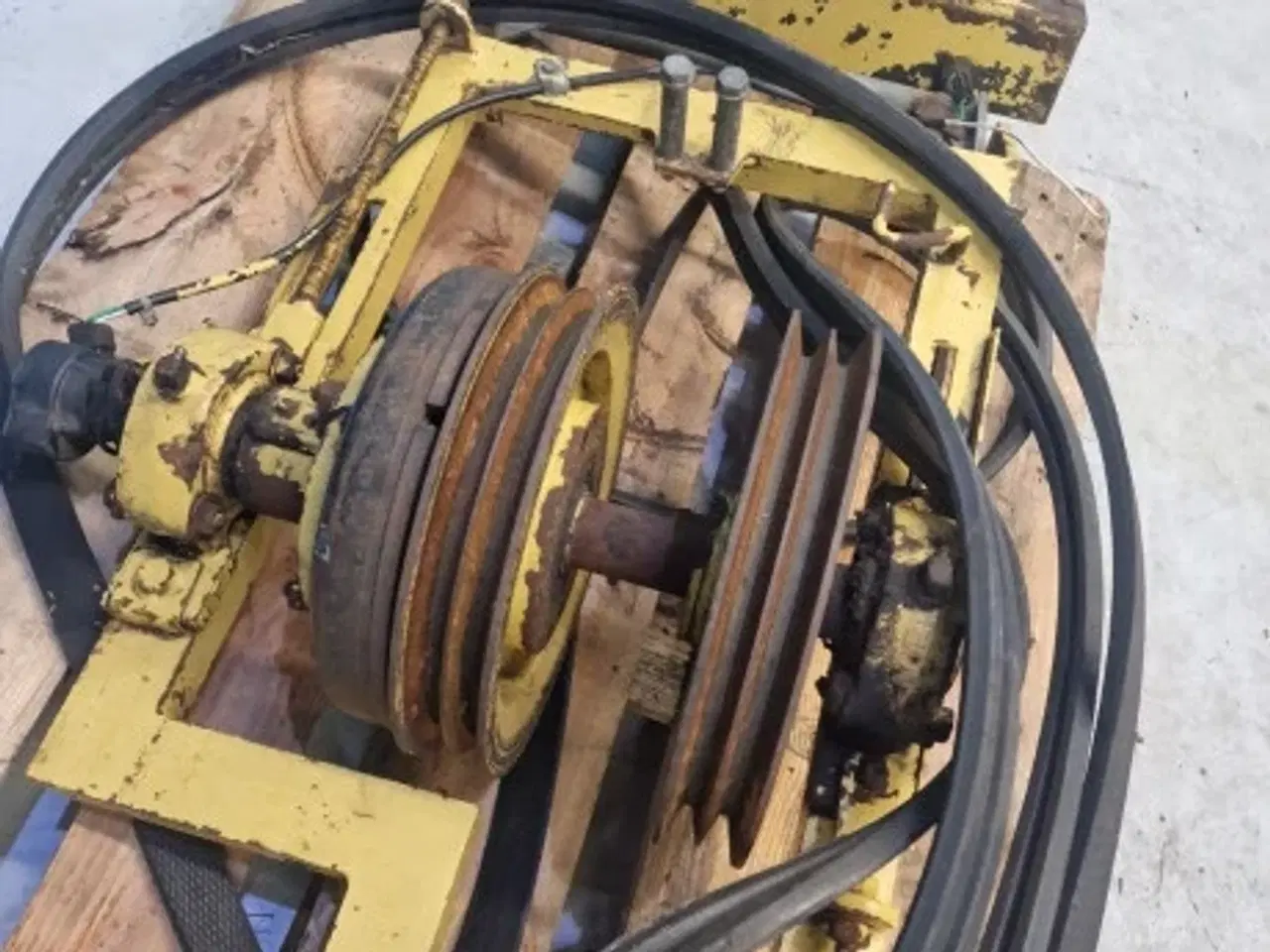 Billede 4 - New Holland 8080 Mellemtræk