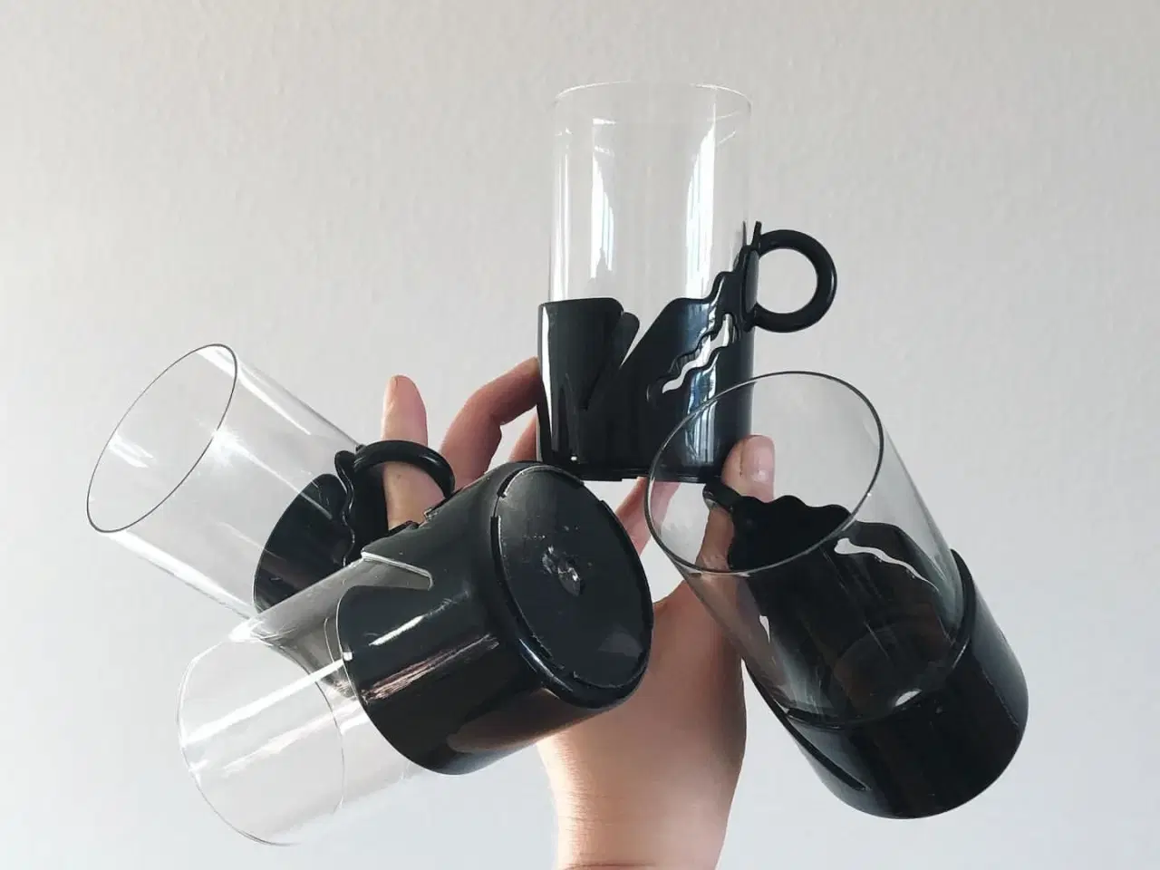 Billede 2 - Glas m sort plastholder, 4 stk samlet