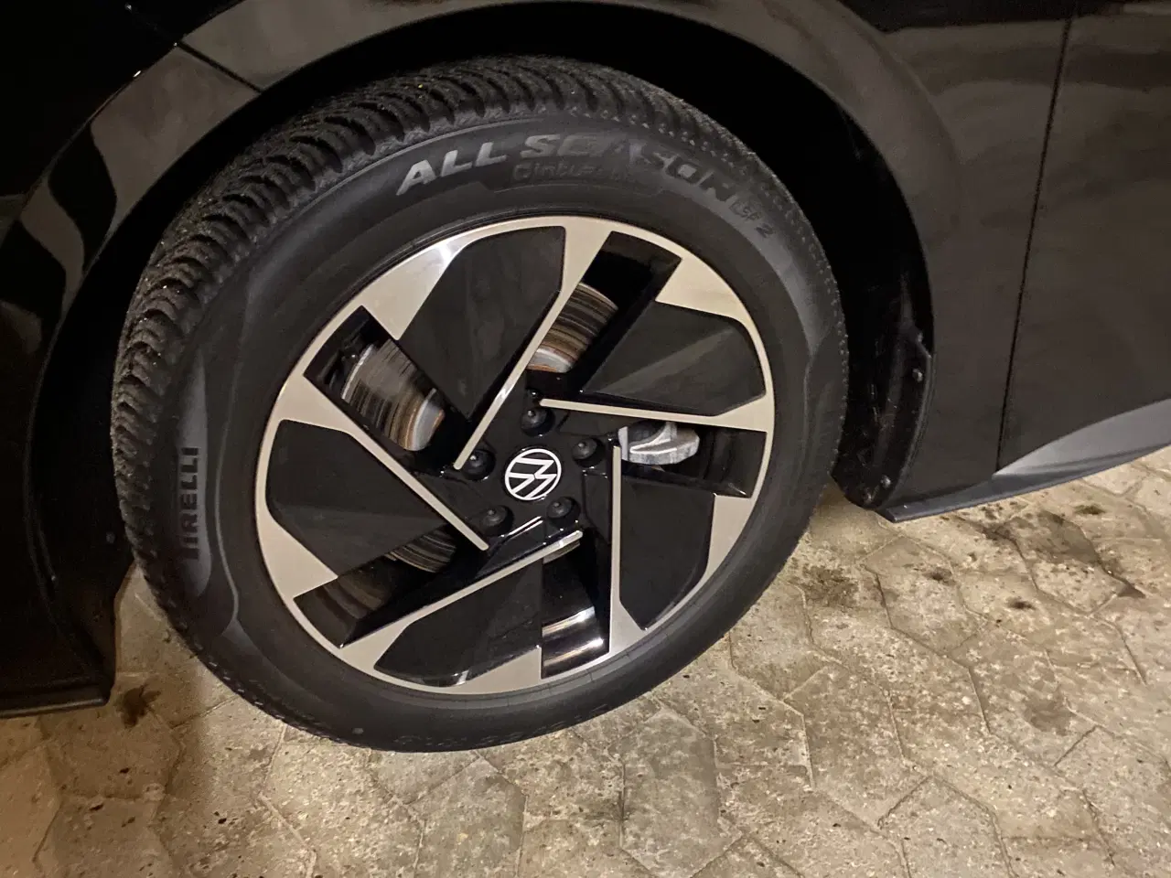Billede 2 - Helårsdæk på alufælge - ingen ridser
