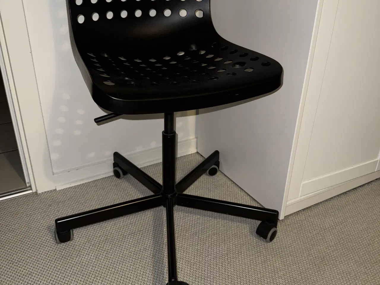 Billede 1 - Super fin kontorstol i sort eller hvid