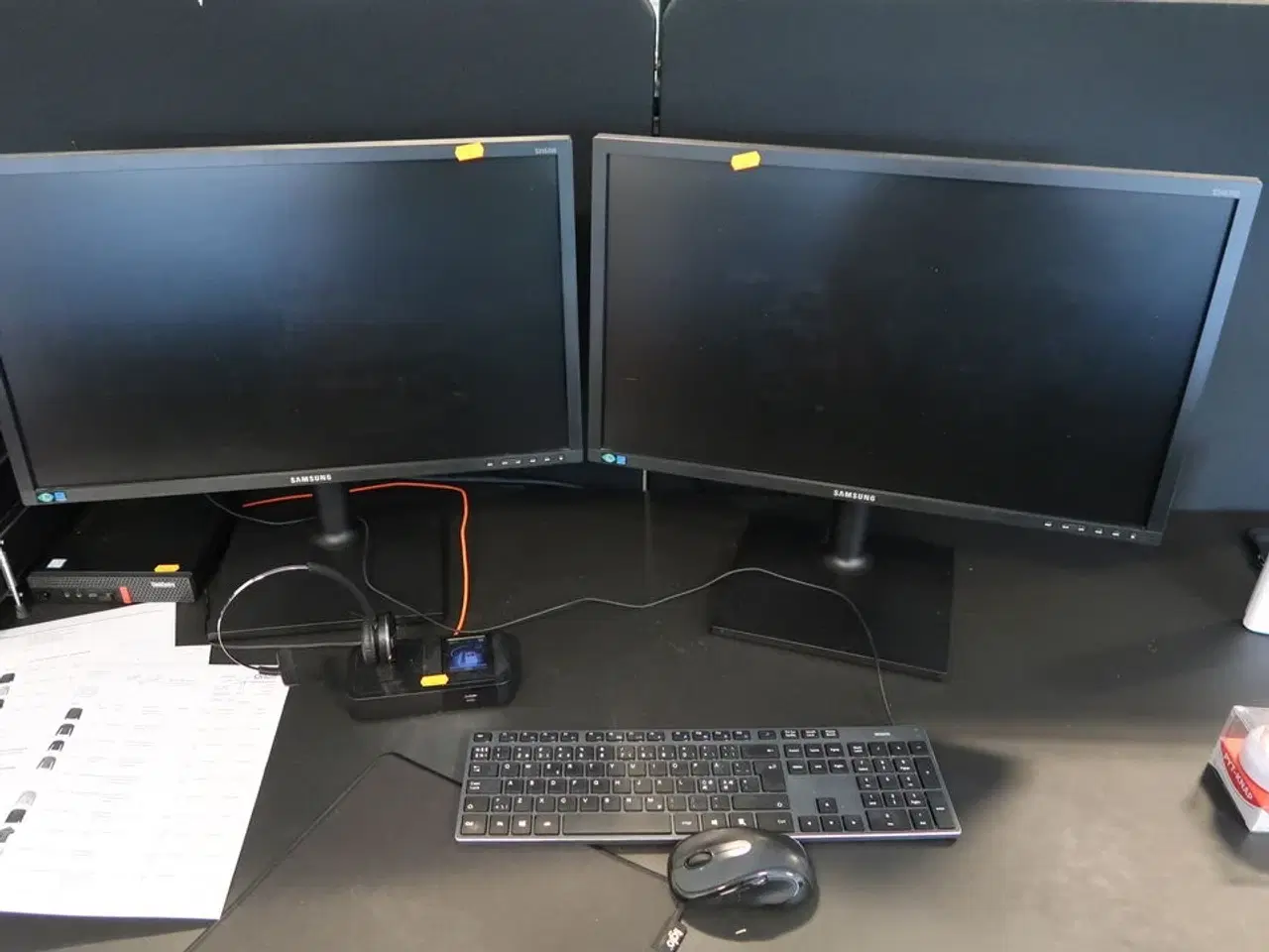 Billede 1 - 2 stk. computerskærme SAMSUNG S24E450, tastatur og mus