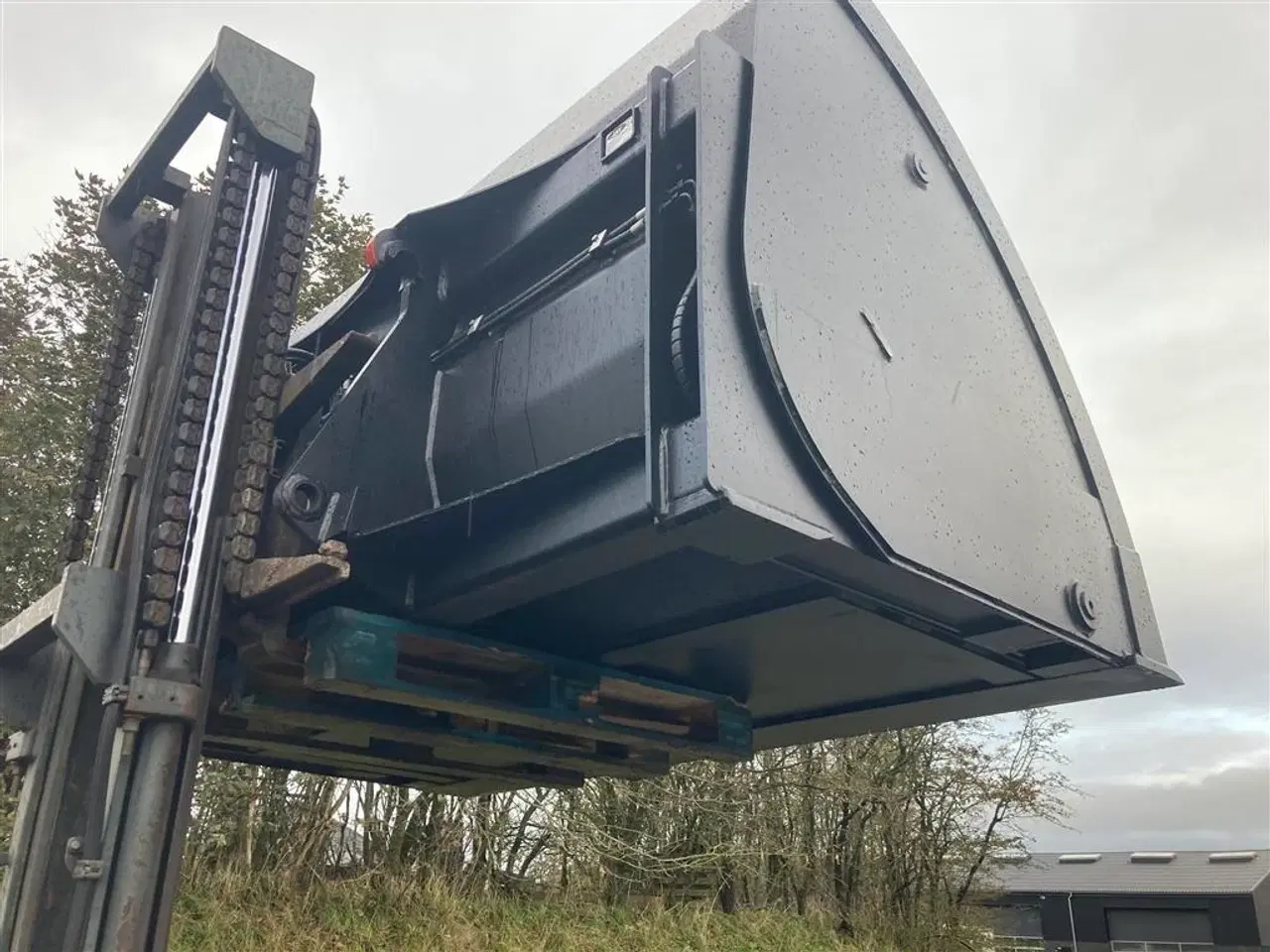 Billede 13 - JST Højtipskovl str.1 280 cm bred monteret med BM Fæste