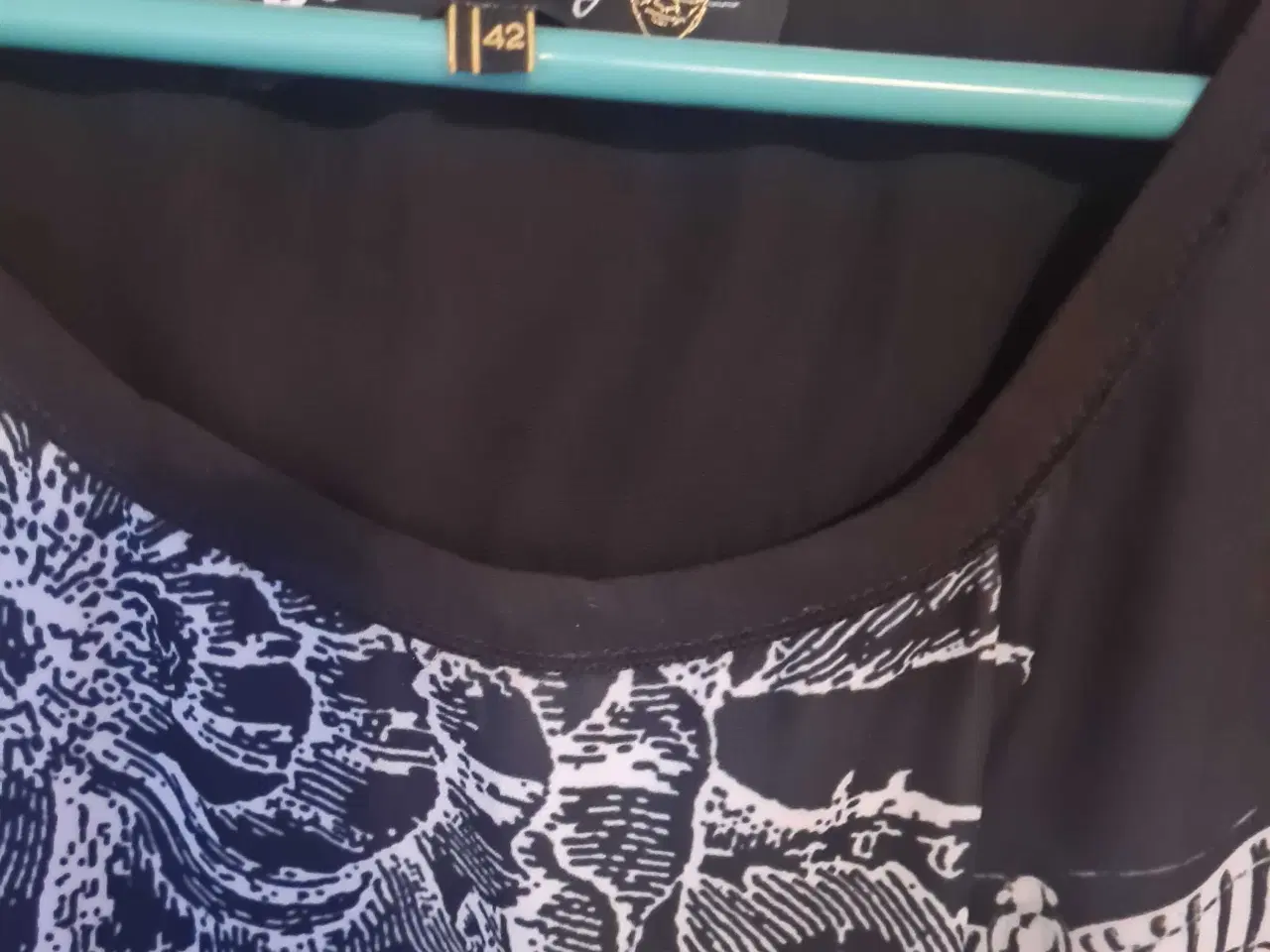 Billede 4 - Kjole str 42 fra Desigual