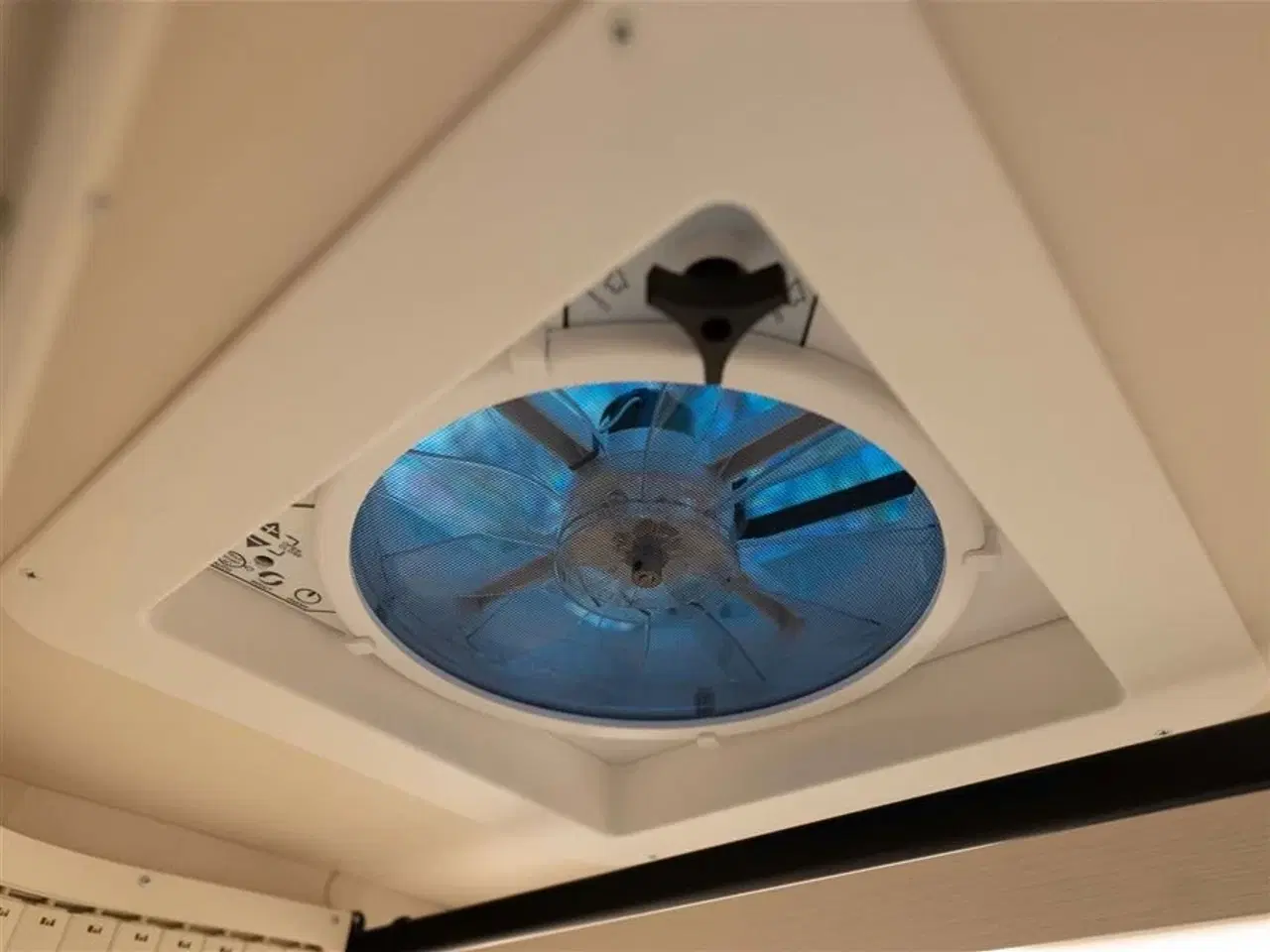 Billede 21 - 2026 - Tourne 6.4 Select aut. gear - Black   Tournes topmodel med langsgående senge