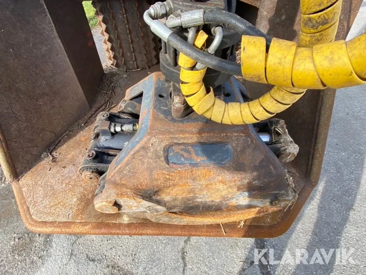 Billede 12 - Skovtraktor Valtra S374  med flishugger og vogn TP 400 flishugger