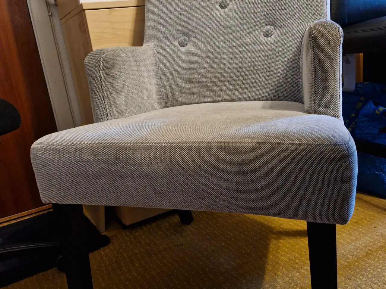 Billede 2 - IKEA polstrede stole med gråt stof og træben