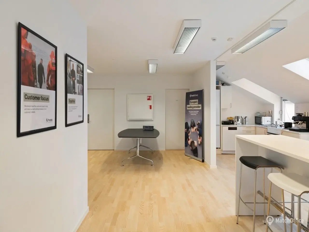 Billede 3 - Lyst og indbydende kontorlokale