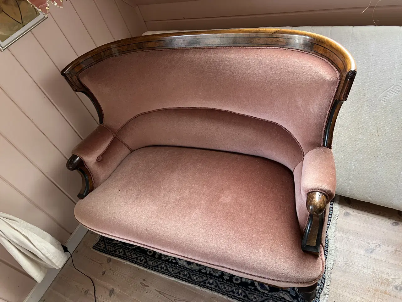 Billede 3 - Charmerende lyserød sofa