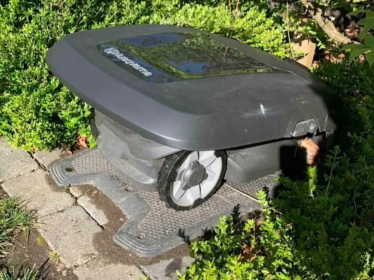 Billede 3 - Husqvarna Automower 305 robotplæneklipper