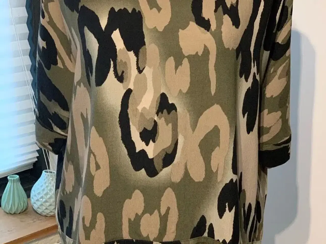 Billede 3 - Camouflage bluse