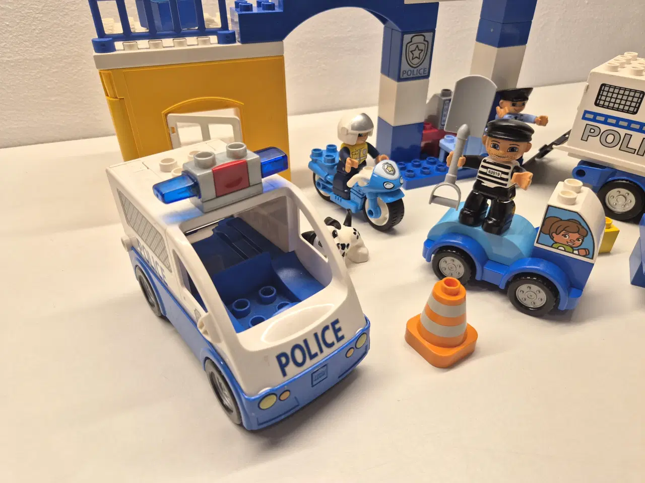 Billede 3 - Duplo Politi , Fangetransport, Politibil med blink