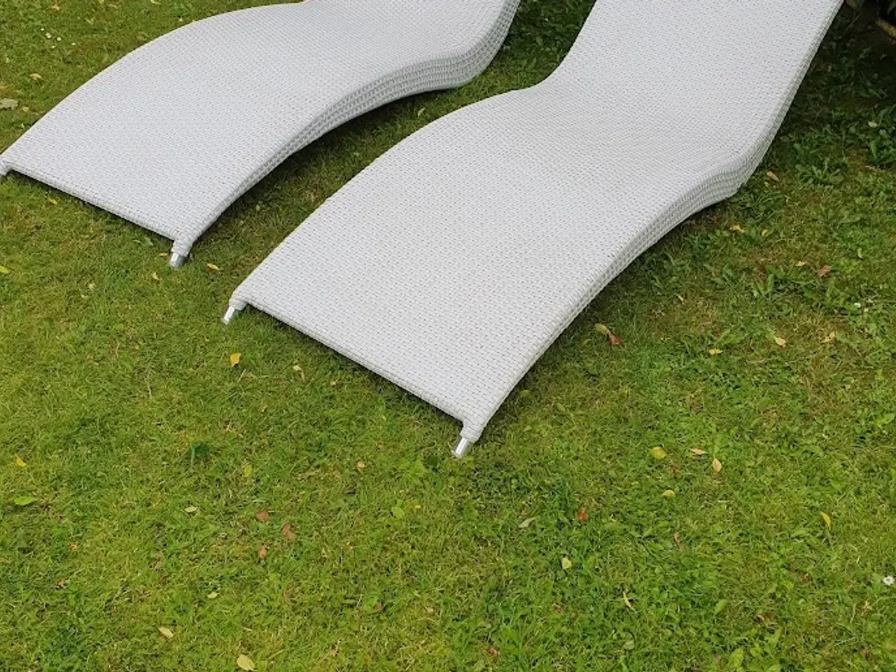 Billede 2 - Solseng, 2 stk. i hvid polyrattan