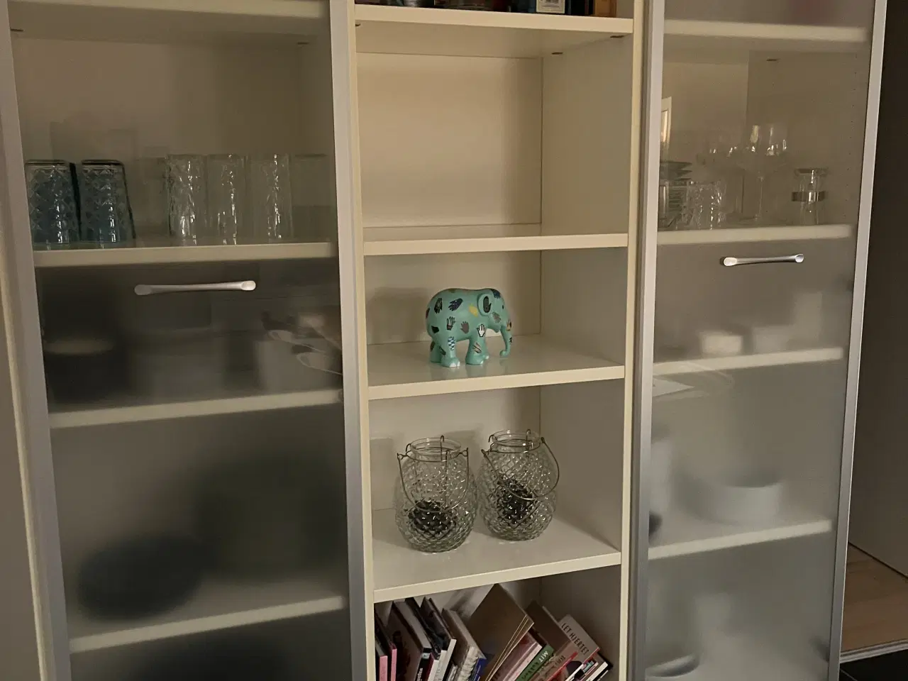 Billede 2 - Hvid Reol system vitrineskab