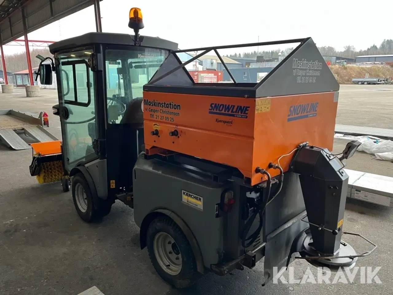 Billede 5 - Redskabsbærer Kärcher MIC 35 med kost og saltspreder