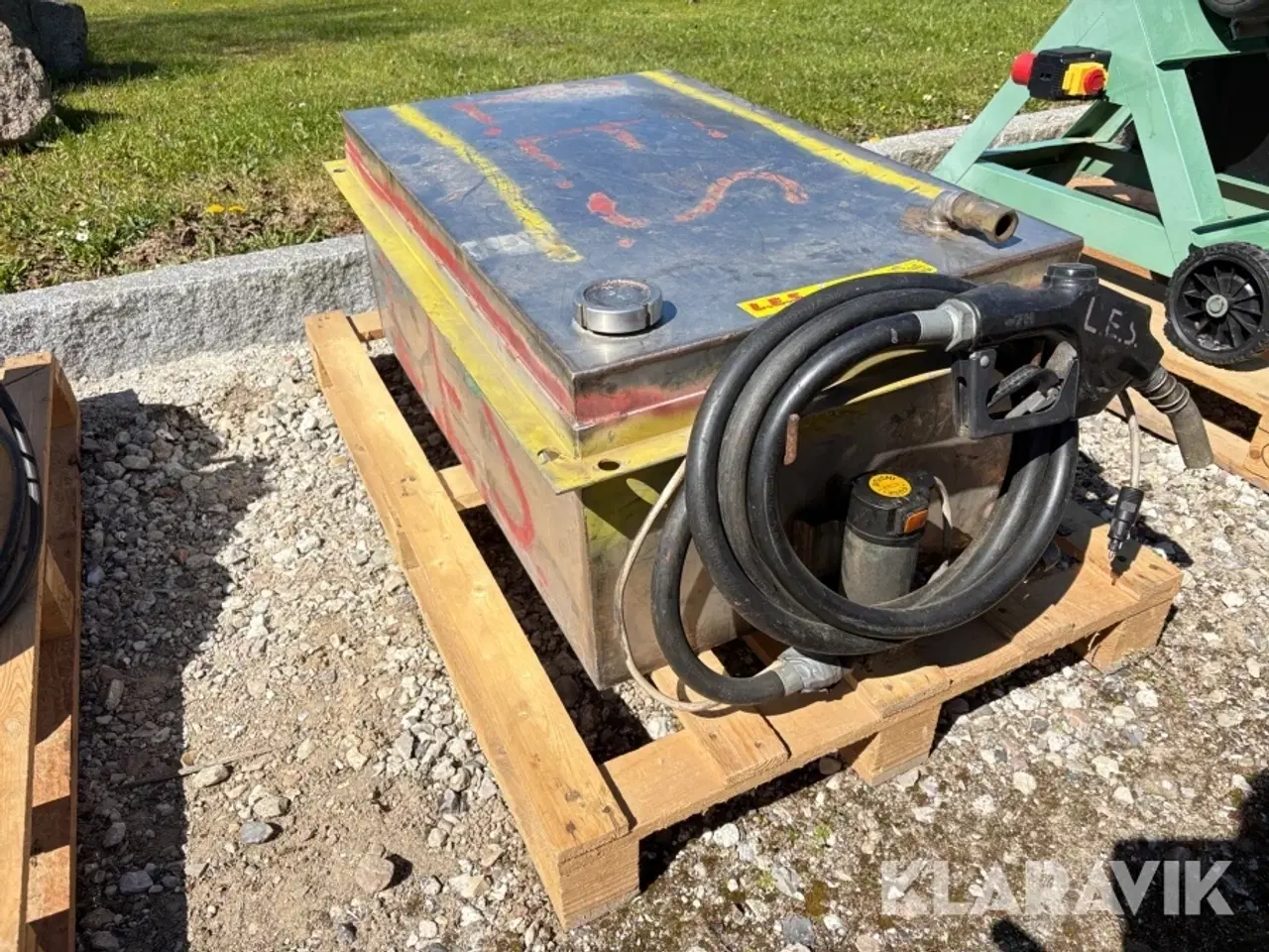 Billede 2 - Dieseltank 220 liter med pumpe og pistol