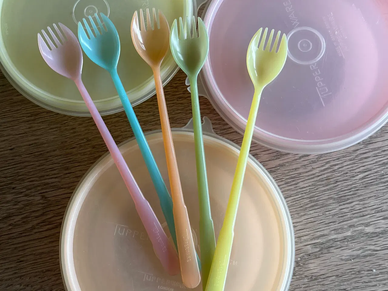 Billede 1 - Retro Tupperware, 3 bøtter og 5 gafler