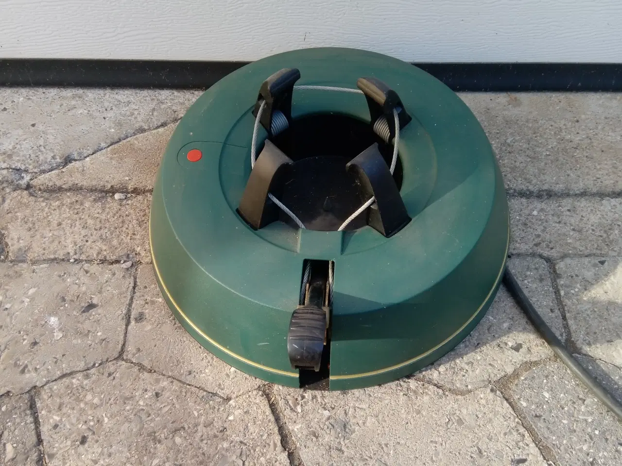 Billede 1 - Juletræsfod med integreret vandbeholder