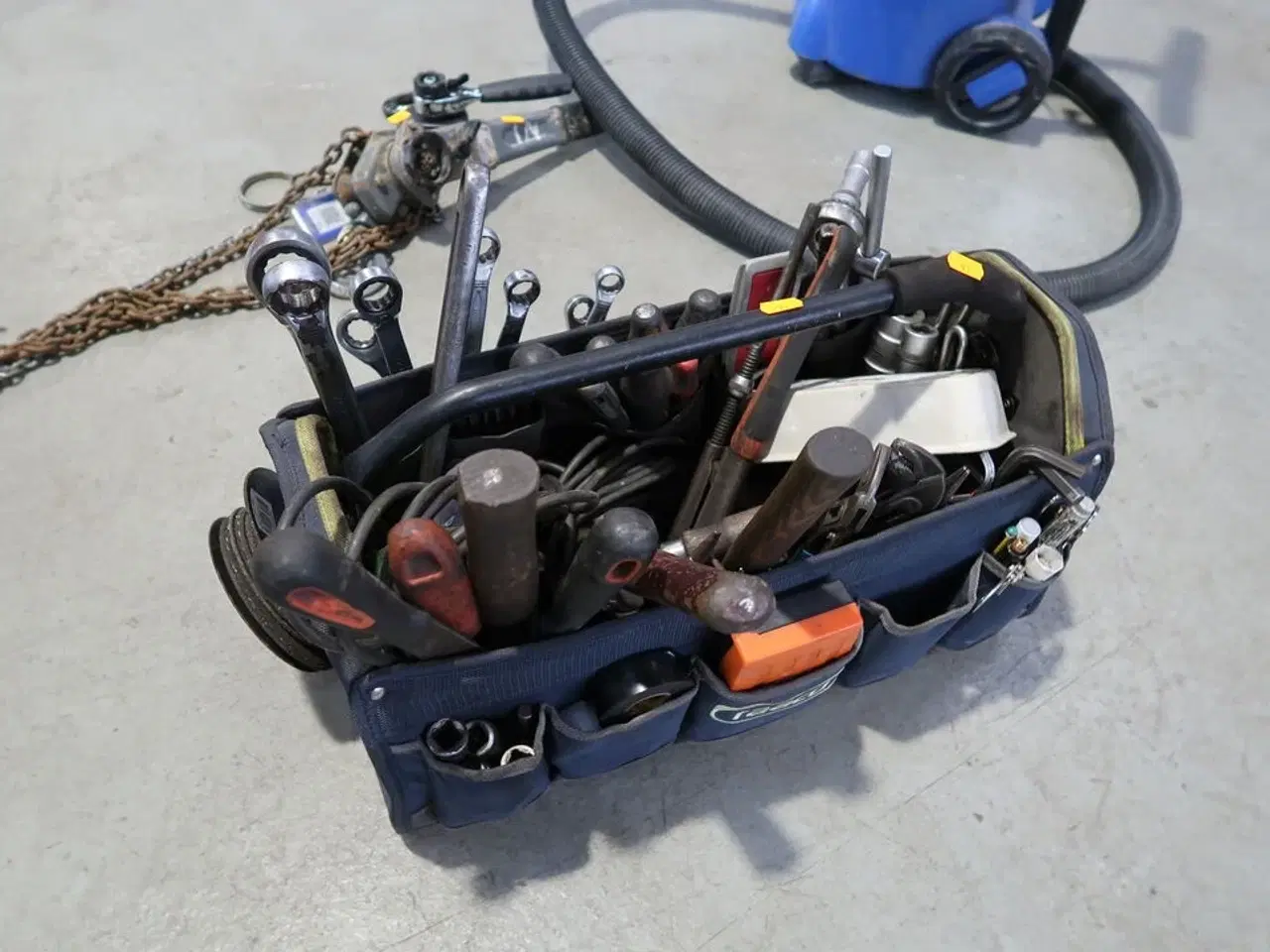 Billede 1 - Værktøjstaske med div. Værktøj
