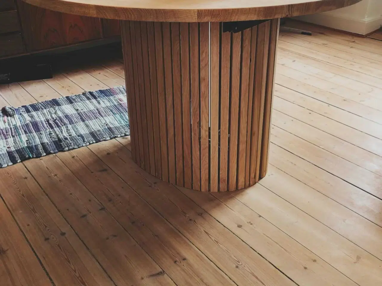 Billede 3 - Luksus rundt massiv egetræ spisebord med tillægspl