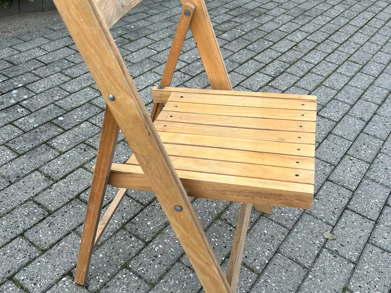 Billede 10 - Spisebord med stole