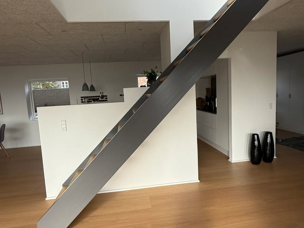 Billede 2 - Trappe med massiv ege trin