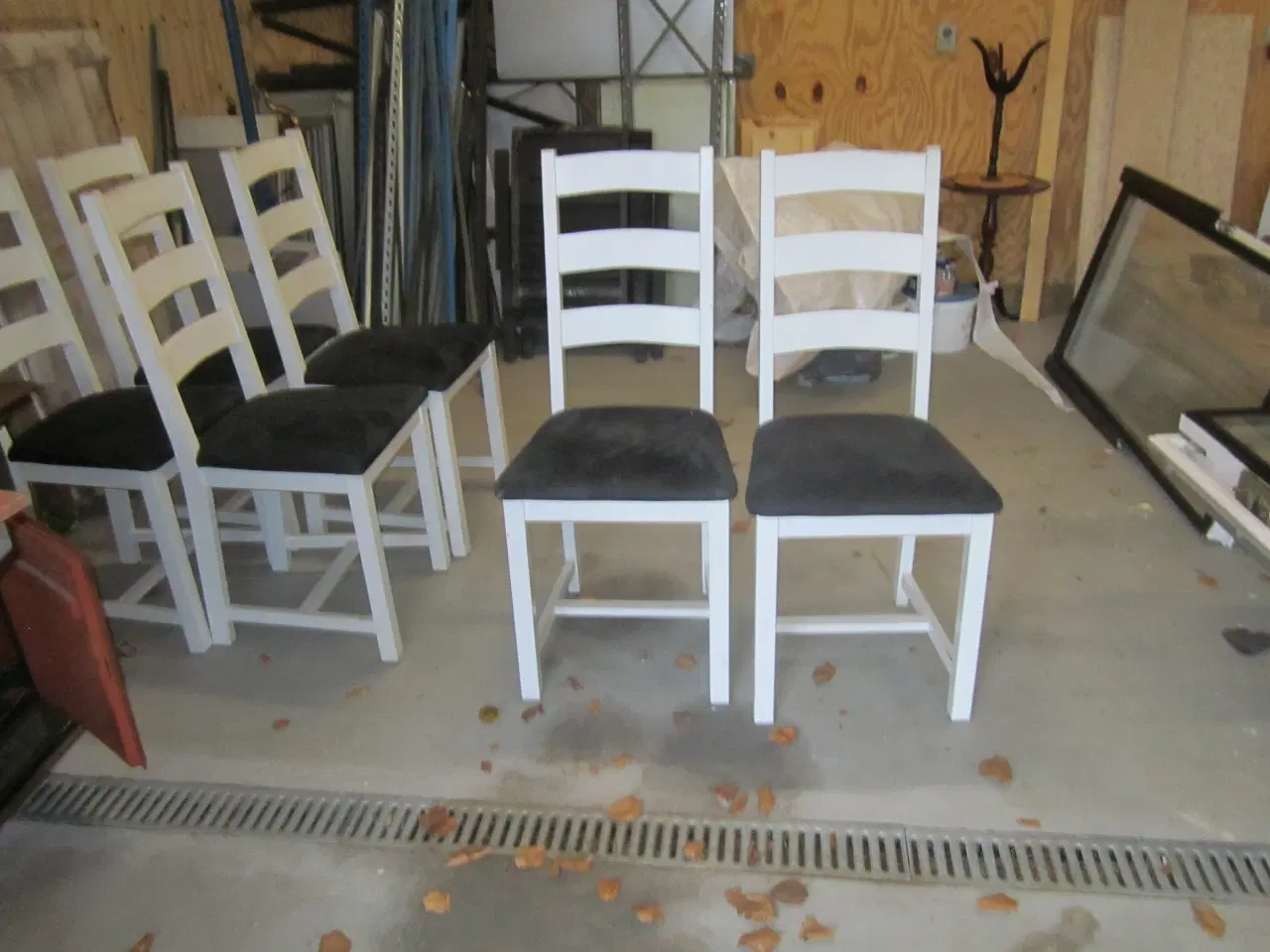 Billede 1 - 6 stk køkkenstole hvide med  sort betræk