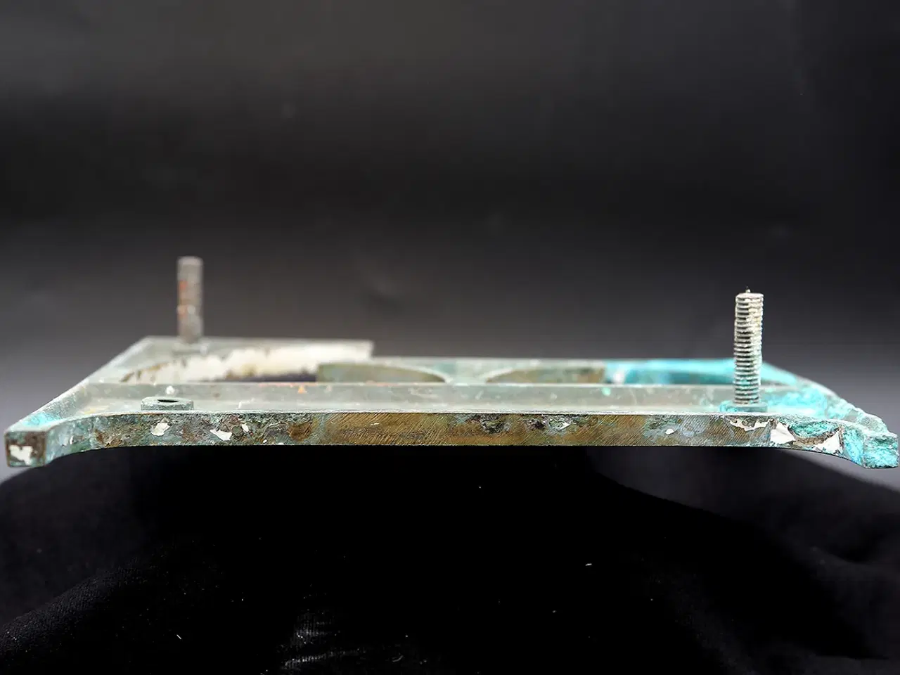 Billede 7 - Messing facadebogstav “E” – rå patina