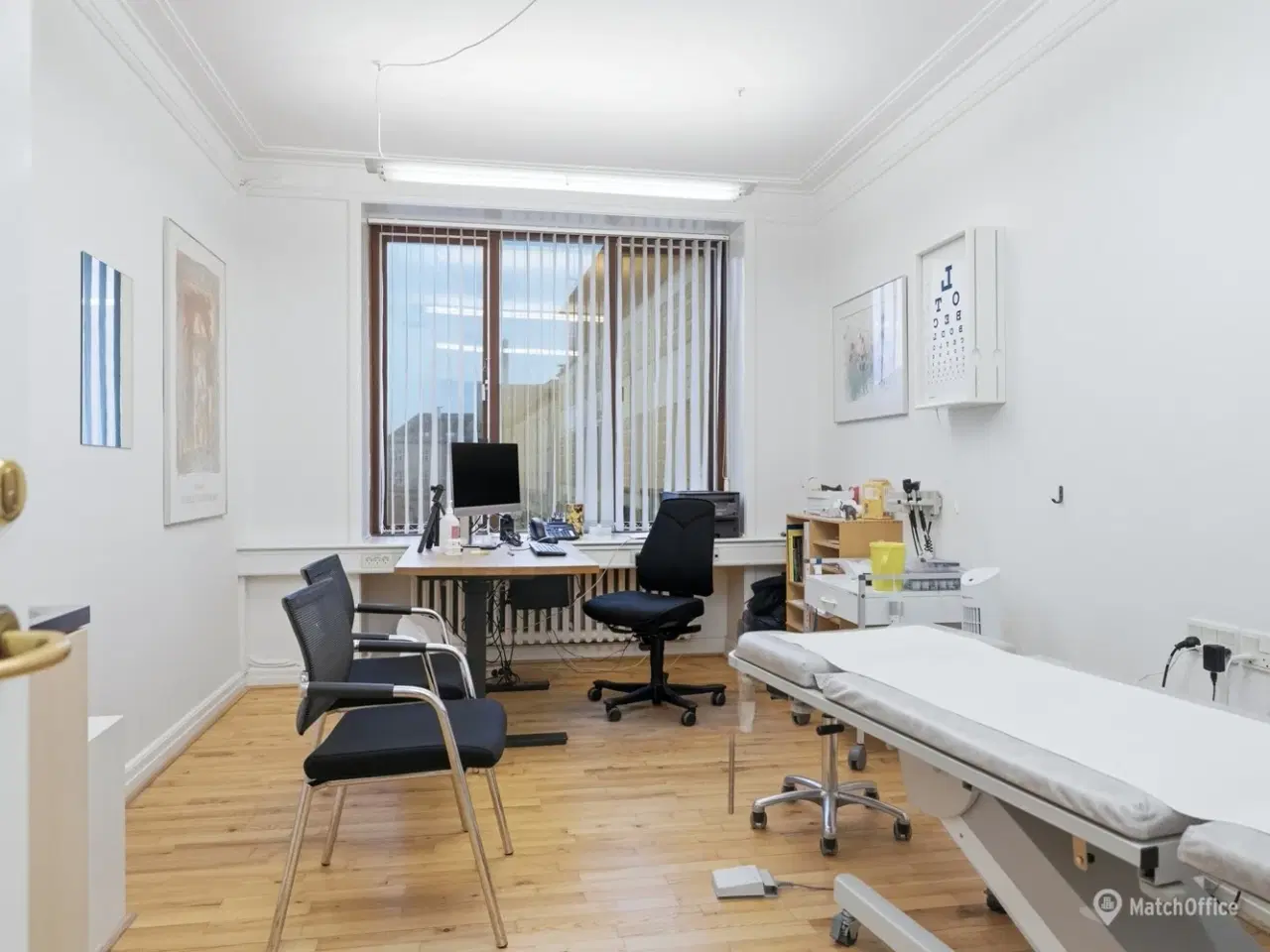 Billede 11 - Lyse kliniklokaler med central placering